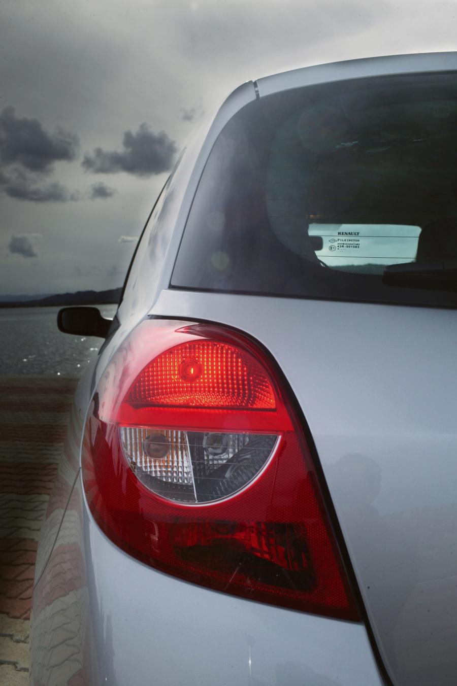  Renault Clio 2006 года  (фото 65 из 97)